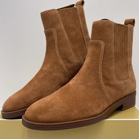 MICHAEL KORS ELLA FLAT BOOTIE SUEDE
49F4ELFE5S
LUGGAGE - Picture 4 of 16